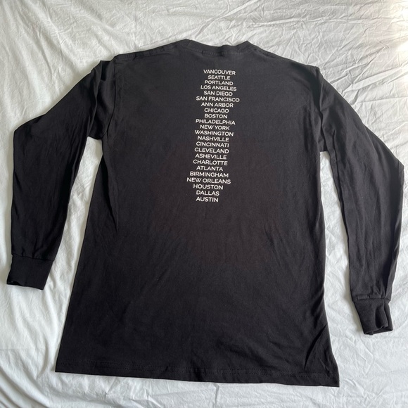 Schitt's Creek Patrick (Noah Reid) Limited Edition Tour Shirt NWOT Size MED - Picture 6 of 13